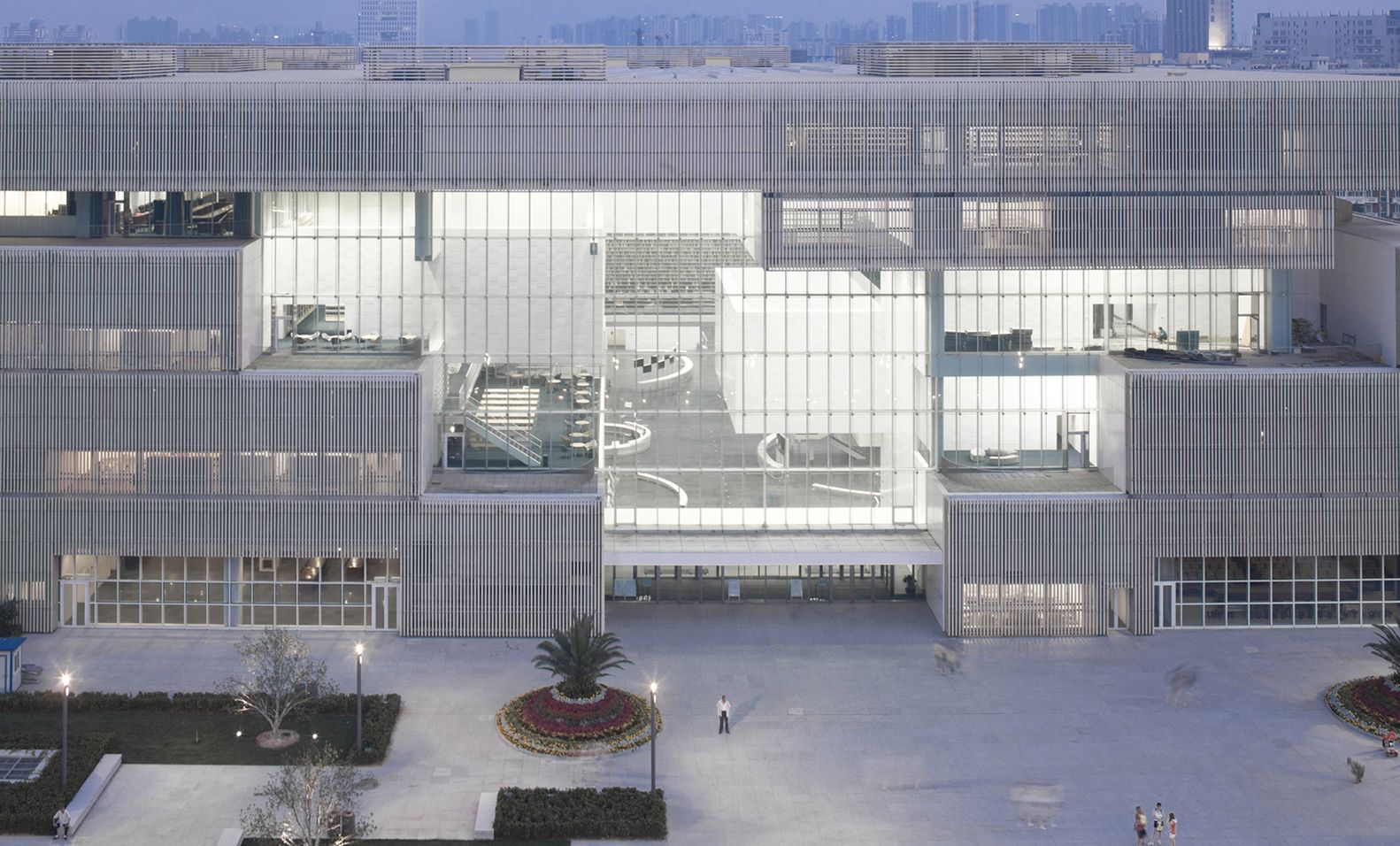 Biblioteca Tianjin. Foto por: Riken Yamamoto & Field Shop